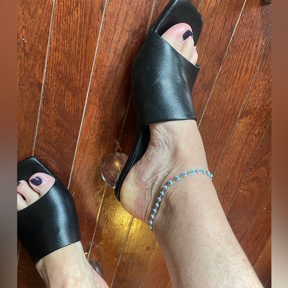Worn once Liliana Size 9 slide BEAUTIFUL 🤩